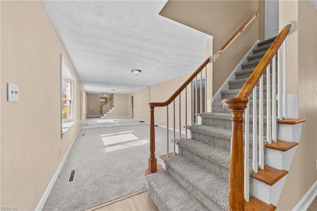5330 Barharbor DR, Norfolk, VA 23502