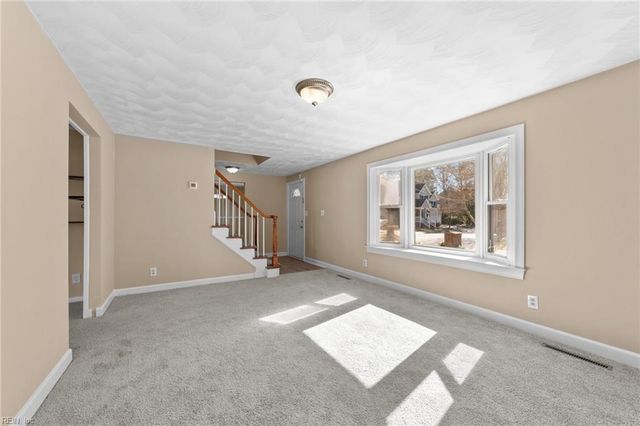 5330 Barharbor DR, Norfolk, VA 23502