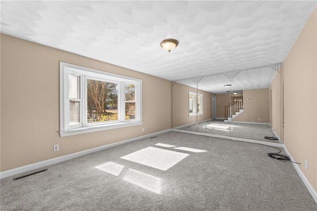 5330 Barharbor DR, Norfolk, VA 23502
