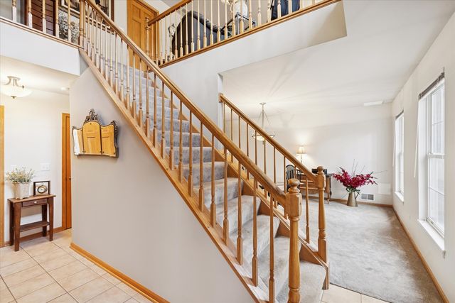 1325 Laurel Oaks Drive, Streamwood, IL 60107