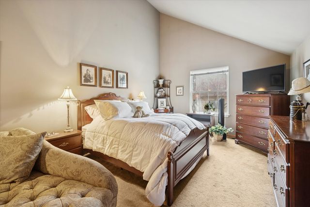 1325 Laurel Oaks Drive, Streamwood, IL 60107