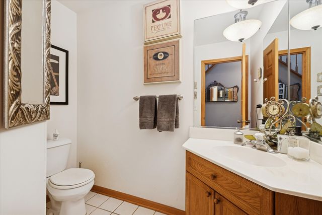 1325 Laurel Oaks Drive, Streamwood, IL 60107