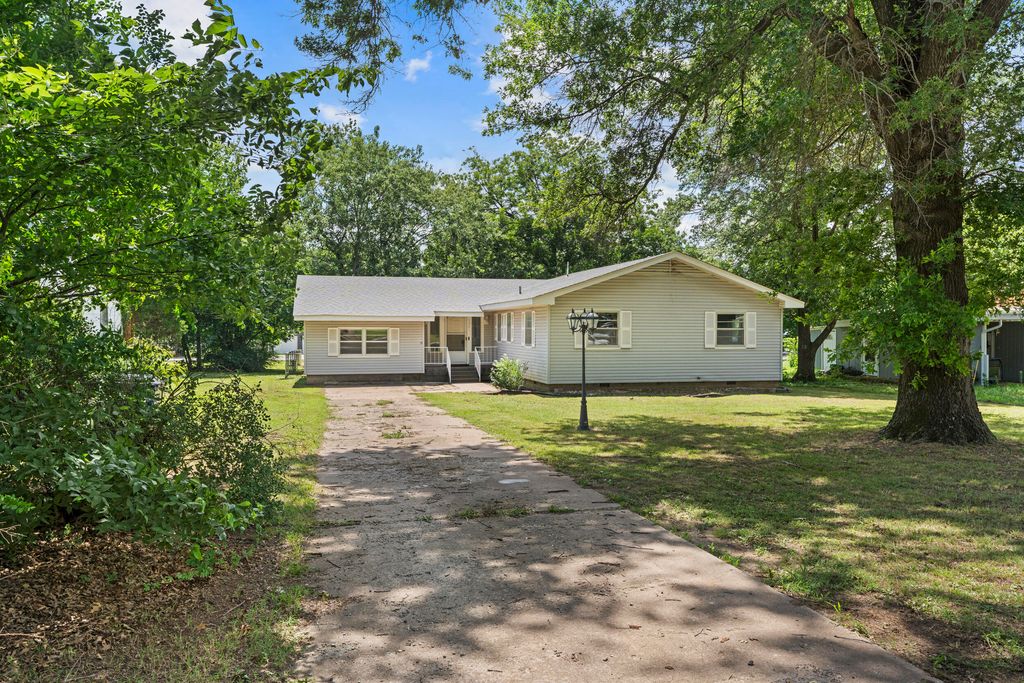 324 S Ross Street, Vinita, OK 74301