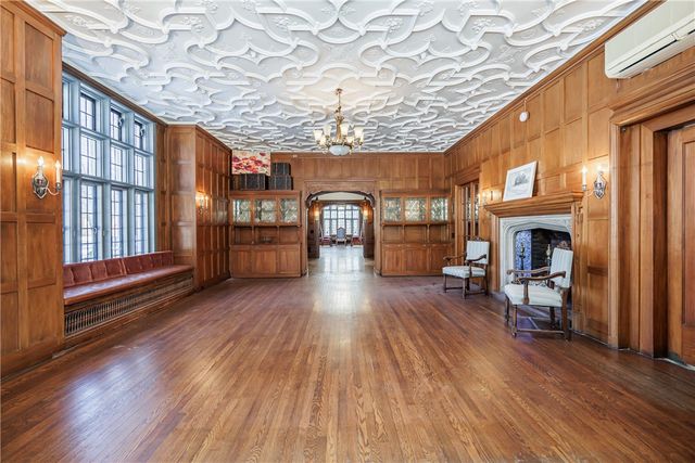 935 East Avenue, Rochester, NY 14607