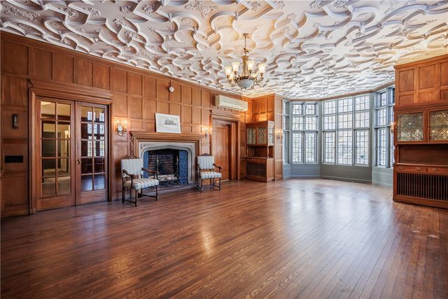 935 East Avenue, Rochester, NY 14607