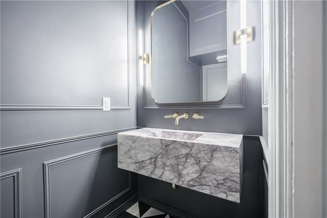 935 East Avenue, Rochester, NY 14607