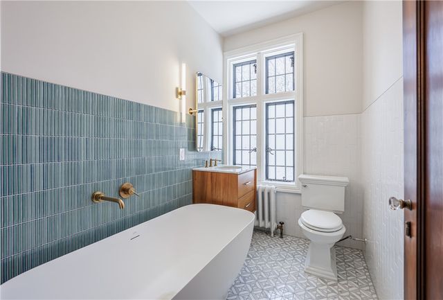 935 East Avenue, Rochester, NY 14607