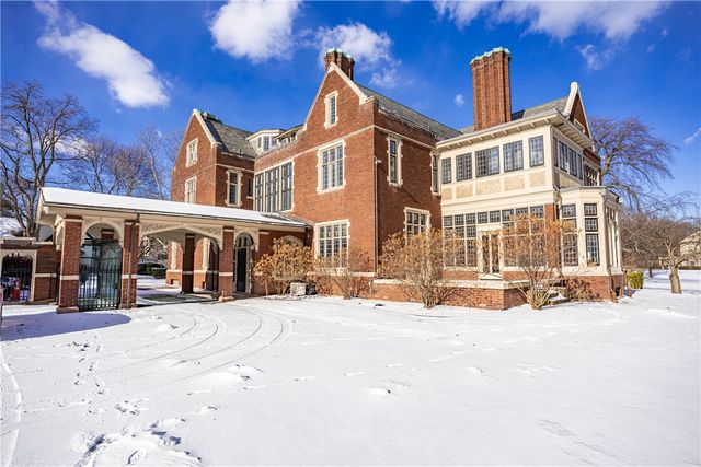 935 East Avenue, Rochester, NY 14607