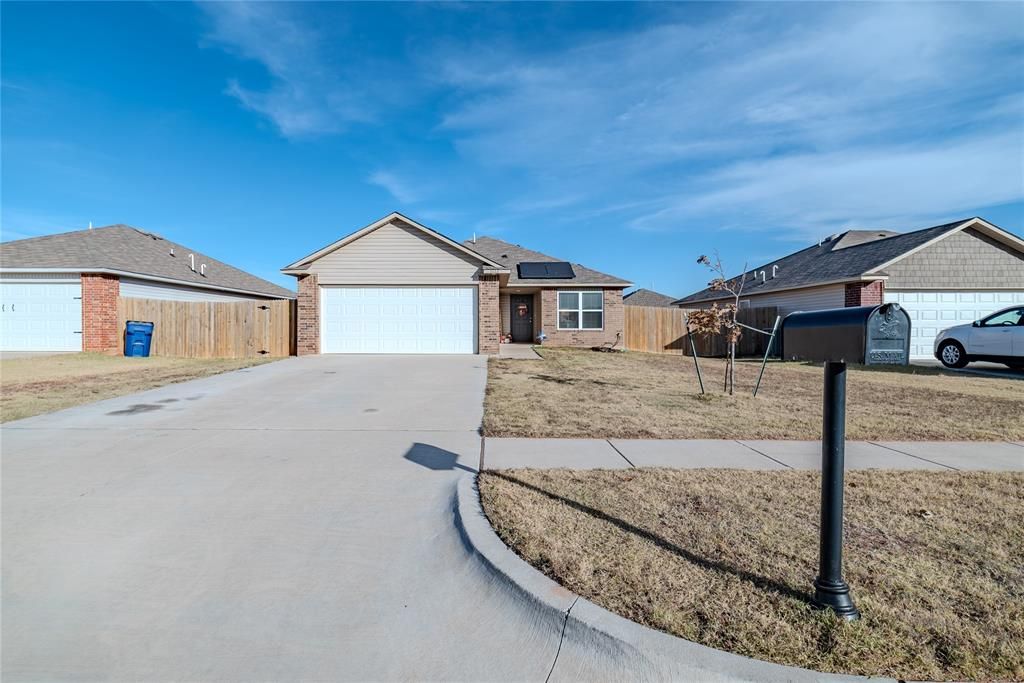 1112 S Appaloosa Lane, Mustang, OK 73064