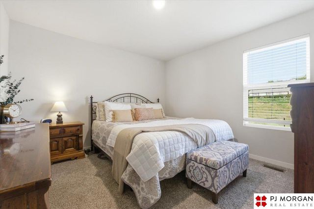 7924 N 95th Avenue, Omaha, NE 68122