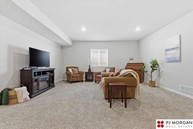 7924 N 95th Avenue, Omaha, NE 68122