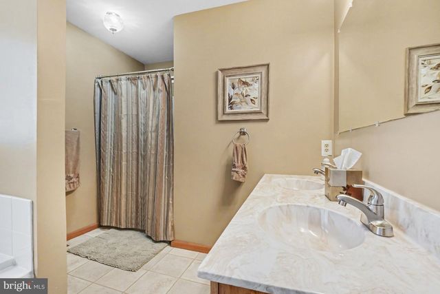 46 WETZEL RD, Macungie, PA 18062