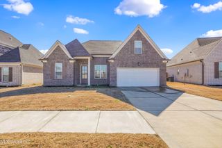 9205 S Lakeside Circle, Walls, MS 38680