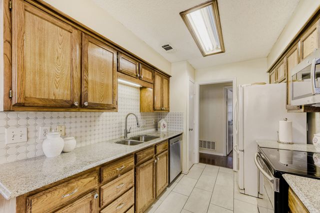 1116 Oak Valley, Denton, TX 76209