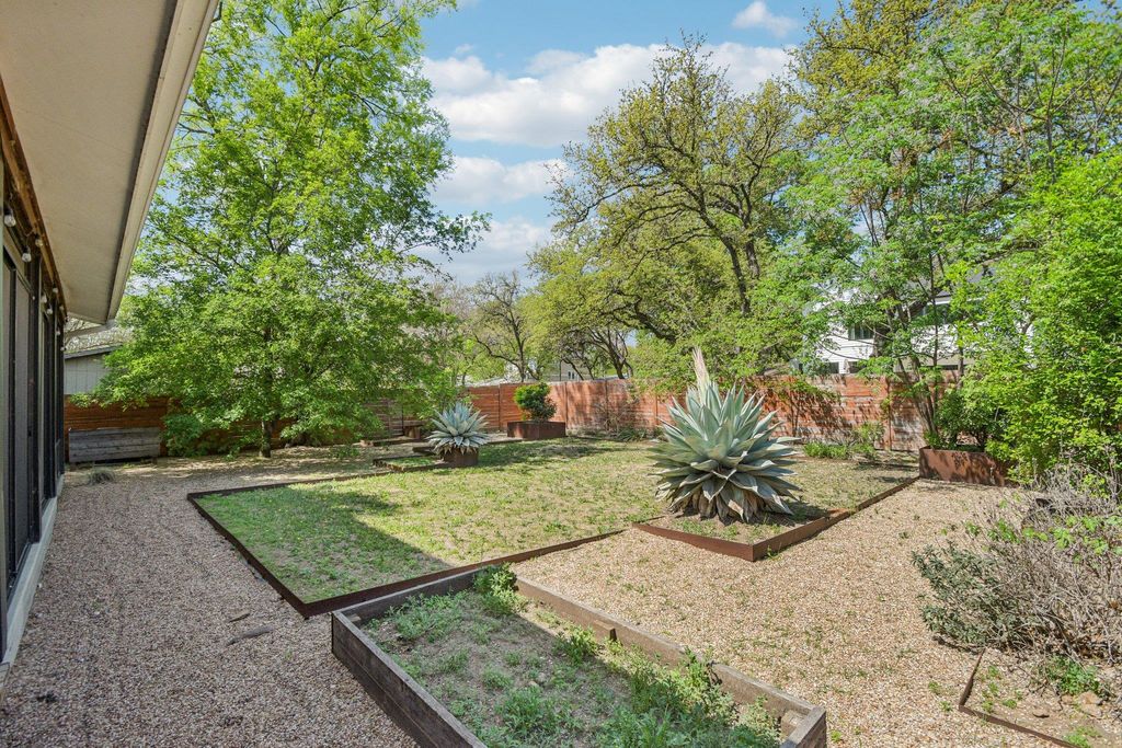 4506 Russell DR B, Austin, TX 78745