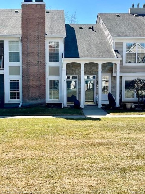 56146 CHESAPEAKE Trail, Shelby Charter Township, MI 48316