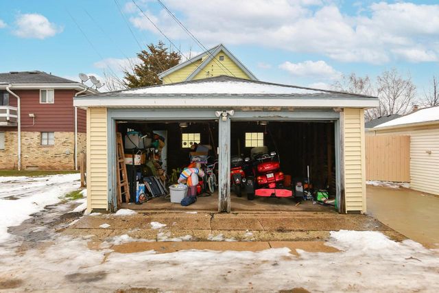 2157 S 56th STREET, West Allis, WI 53219