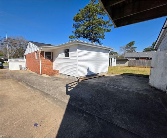 1403 Hodges Ferry RD, Portsmouth, VA 23701