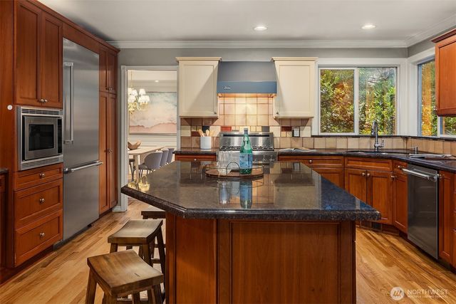 1308 233rd Avenue SE, Sammamish, WA 98075