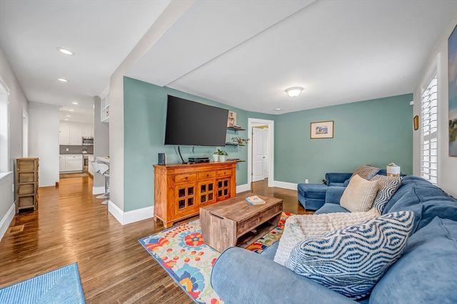 71 Bacon Street, Natick, MA 01760