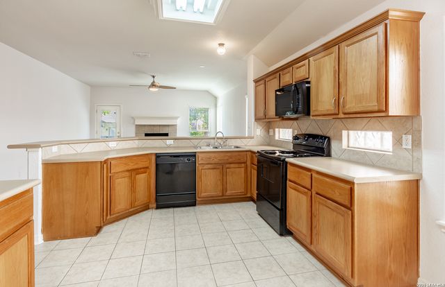 548 THURBER DR, Schertz, TX 78154