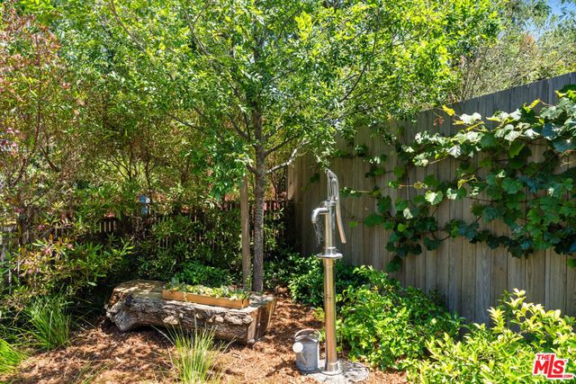 929 Marco Place, Venice, CA 90291