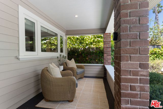 929 Marco Place, Venice, CA 90291