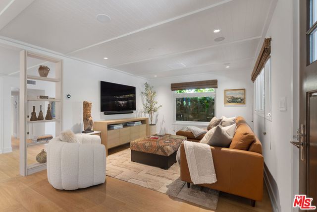 929 Marco Place, Venice, CA 90291