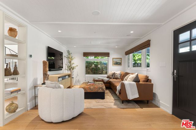 929 Marco Place, Venice, CA 90291