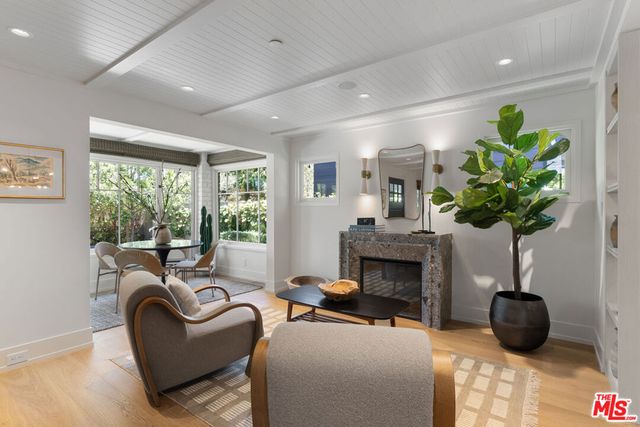 929 Marco Place, Venice, CA 90291