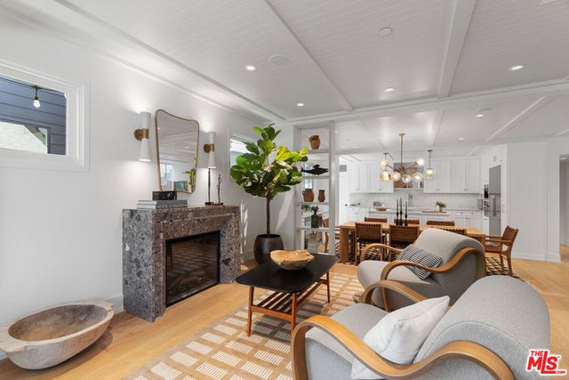 929 Marco Place, Venice, CA 90291