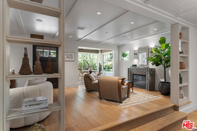 929 Marco Place, Venice, CA 90291