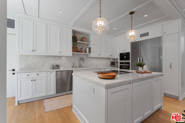 929 Marco Place, Venice, CA 90291