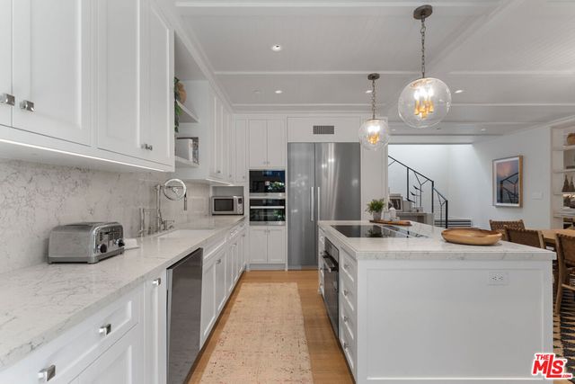 929 Marco Place, Venice, CA 90291