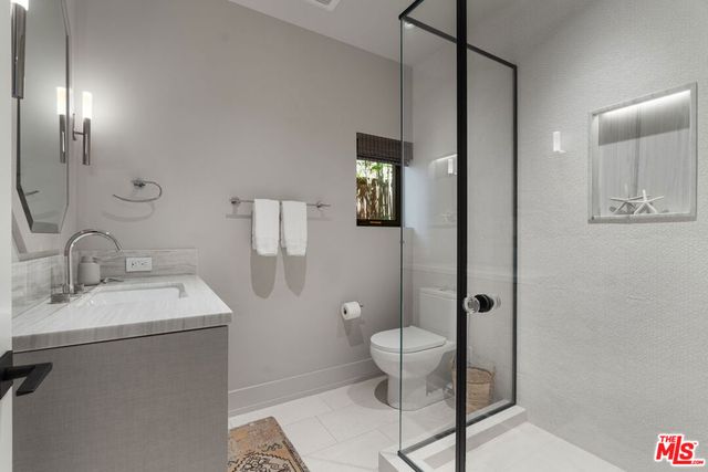 929 Marco Place, Venice, CA 90291