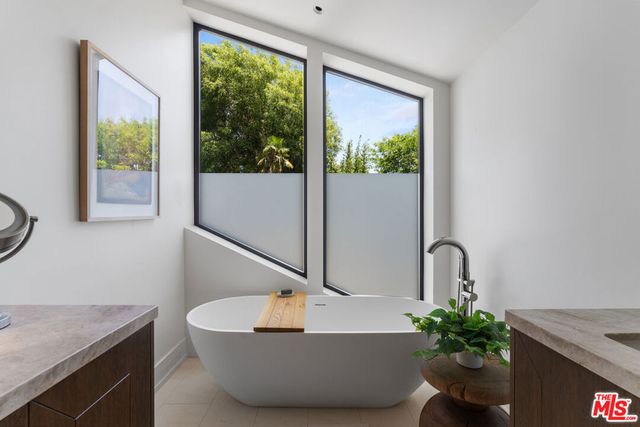 929 Marco Place, Venice, CA 90291