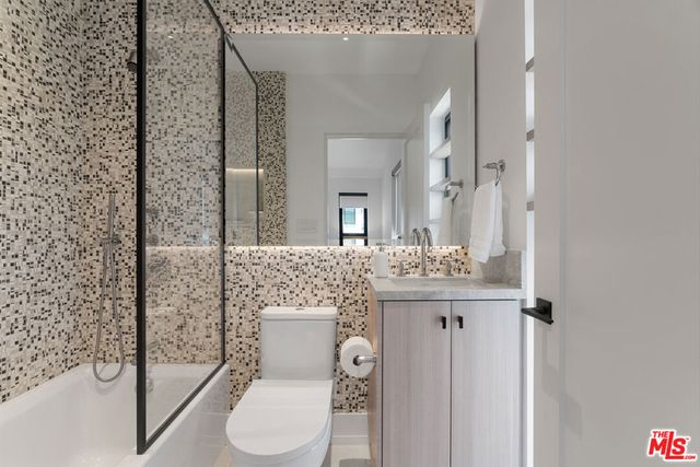 929 Marco Place, Venice, CA 90291