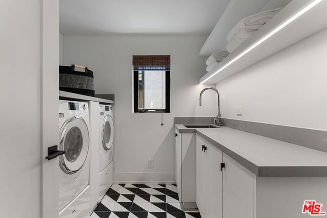 929 Marco Place, Venice, CA 90291