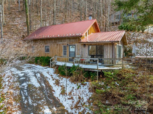 210 Bear Pen Road, Burnsville, NC 28714