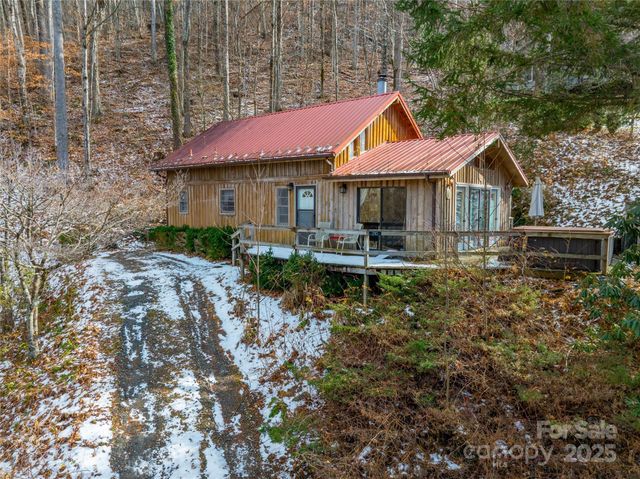 210 Bear Pen Road, Burnsville, NC 28714