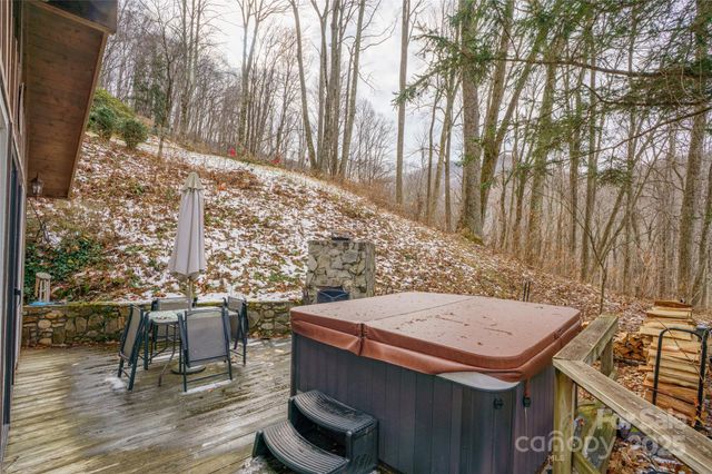 210 Bear Pen Road, Burnsville, NC 28714