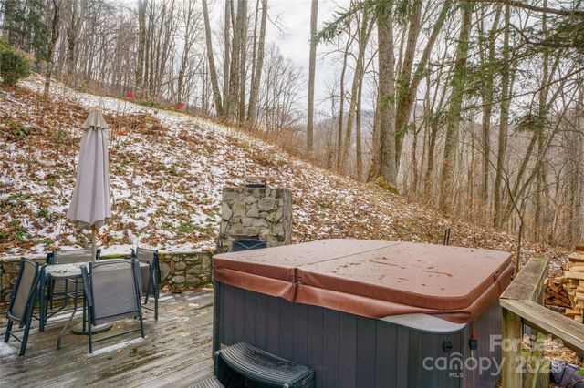 210 Bear Pen Road, Burnsville, NC 28714