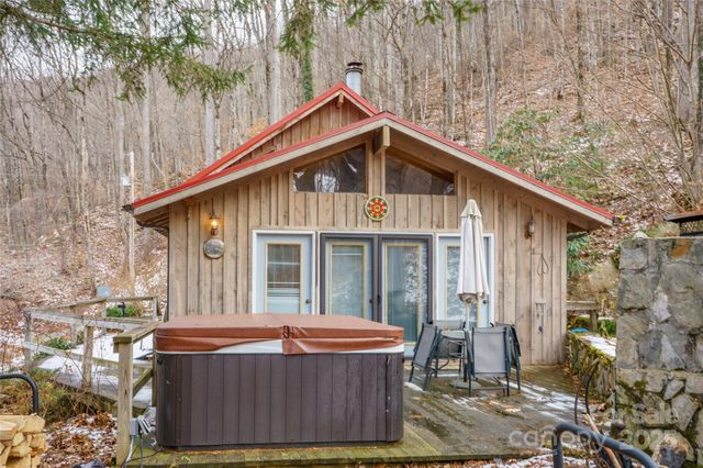 210 Bear Pen Road, Burnsville, NC 28714