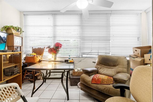 2998 NW 48th Ter 420, Lauderdale Lakes, FL 33313