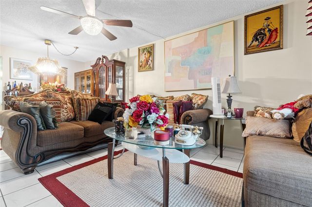 2998 NW 48th Ter 420, Lauderdale Lakes, FL 33313