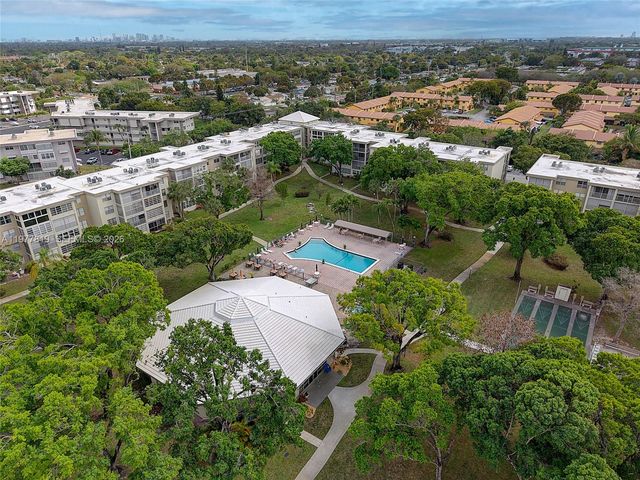 2998 NW 48th Ter 420, Lauderdale Lakes, FL 33313