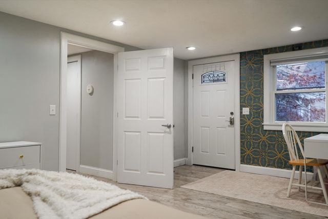 712 Main Street, Hyannis, MA 02601