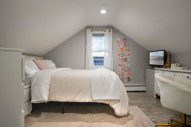 712 Main Street, Hyannis, MA 02601