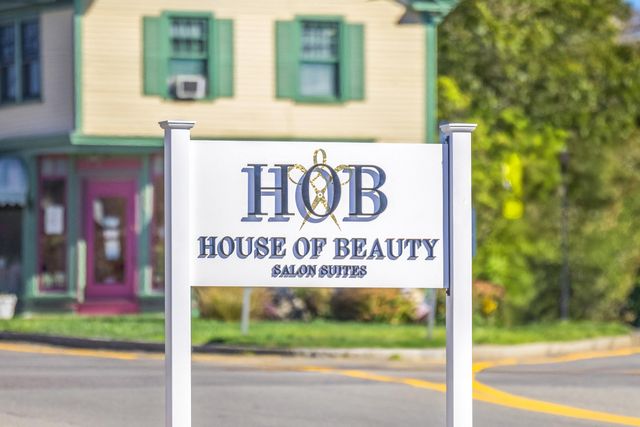 712 Main Street, Hyannis, MA 02601