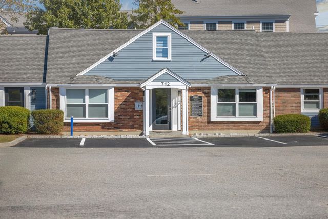 712 Main Street, Hyannis, MA 02601